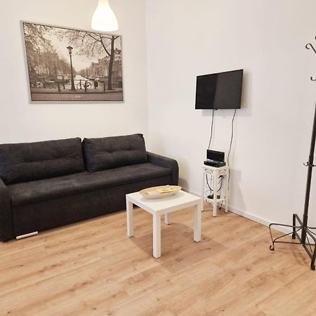 Family Studio Apartment For 4 Berlijn Buitenkant foto